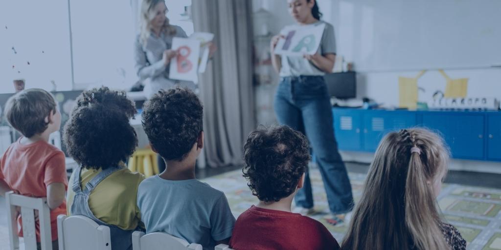 Tijd om ons onderwijs drastisch om te gooien: trek lessen van de beste!